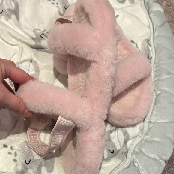 UGG Women's Fluffy pink Slippers - Picture 4 of 6
